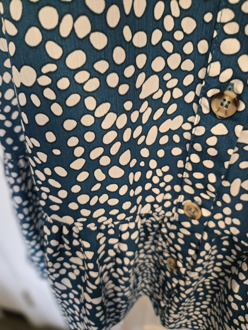 Casual Green and White Polka Dot Button-Front Dress - Picture 6 of 9